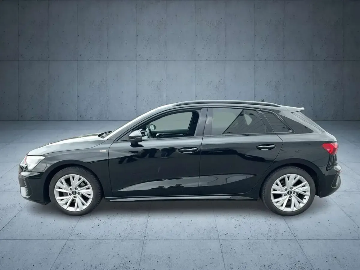 Gebraucht Audi A3 S-Line 116 PS (85 kW) 2023 Schwarz Limousine