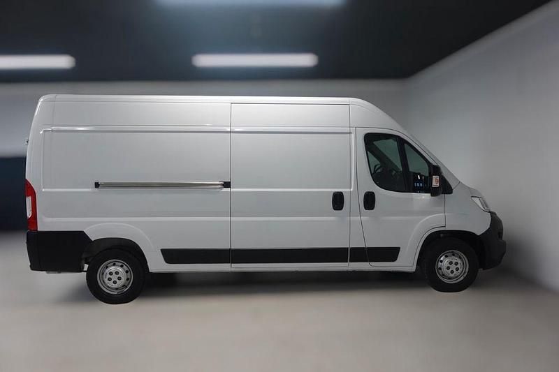 Gebraucht Opel Movano 140 PS (102 kW) 2022 Casabl/arctic/eisweiss/kaolin Van / Kleinbus