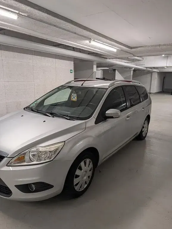 Usado Ford Focus Titanium 101 CV (74 kW) 2011 Gris Berlina
