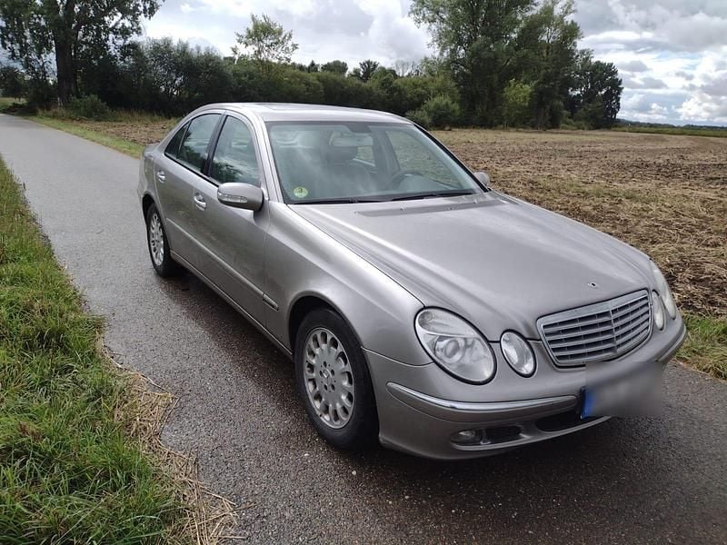 Silber Gebraucht 2005 Mercedes E270 Limousine | 1.600 € - Bild 1/4