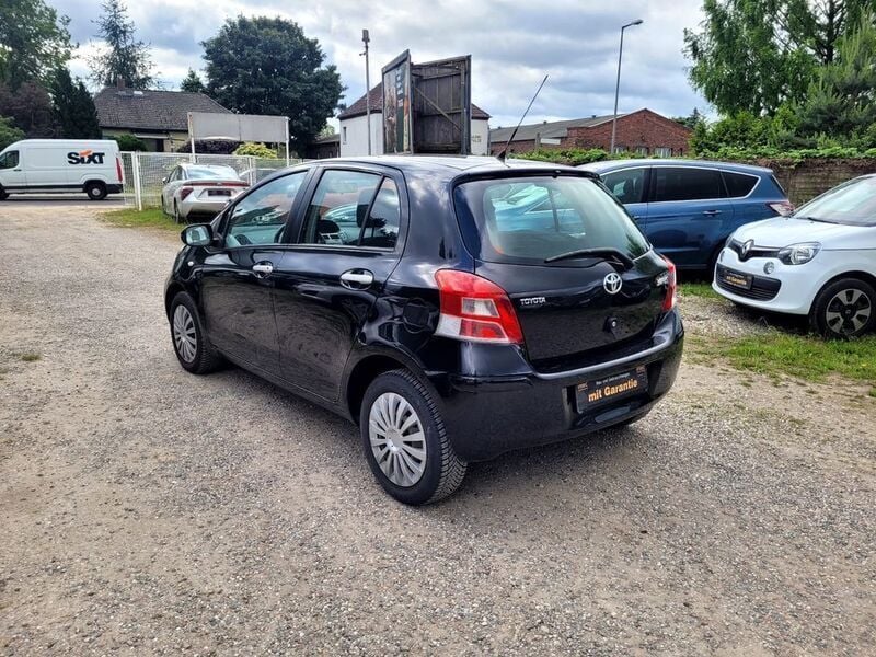 Gebraucht Toyota Yaris Life 69 PS (50 kW) 2011 Schwarz Limousine