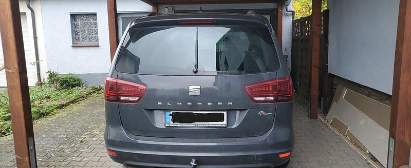 Grau Gebraucht 2017 Seat Alhambra FR-Line Van / Kleinbus | 20.000 € (Fairer Preis) - Bild 1/4