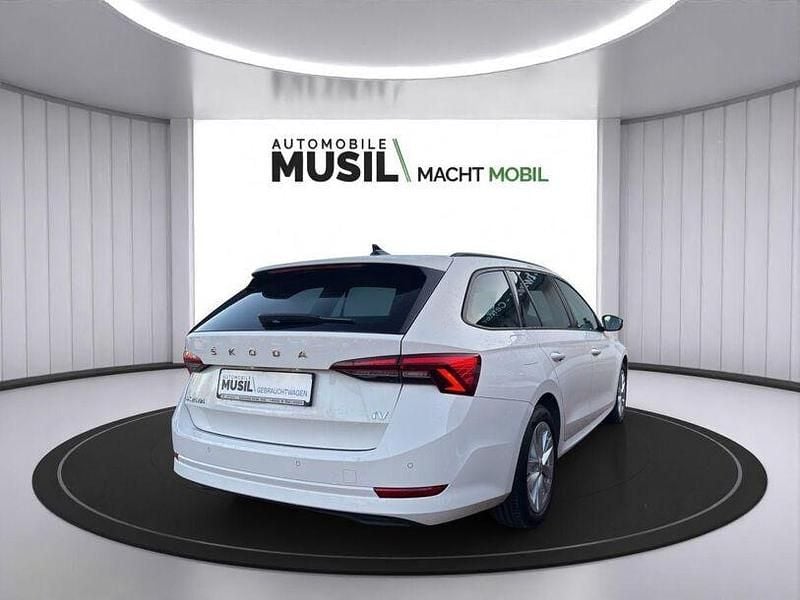 Gebraucht Skoda Octavia 204 PS (150 kW) 2022 Candyweiss Kombi