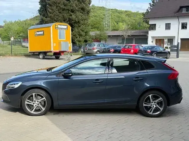 Usata Volvo V40 150 CV (110 kW) 2016 Blu Berlina