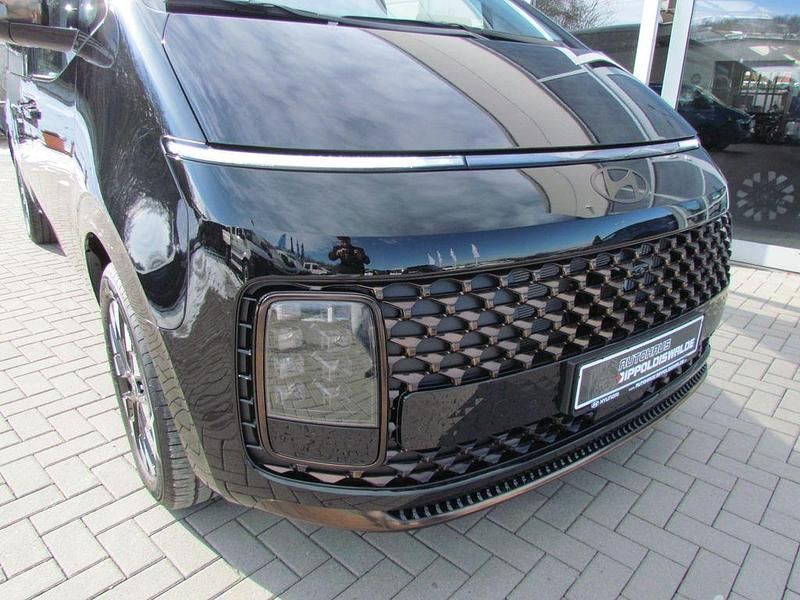 Neu Hyundai Staria Signature 160 PS (117 kW) 2025 Schwarz Van / Kleinbus