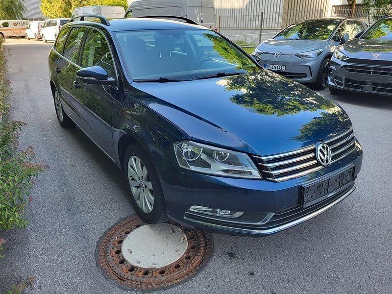 Gebraucht VW Passat Comfortline 122 PS (89 kW) 2013 Blau Kombi