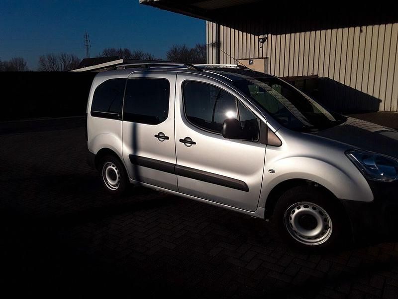 Gebraucht Peugeot Partner 99 PS (72 kW) 2016 Silber Van / Kleinbus