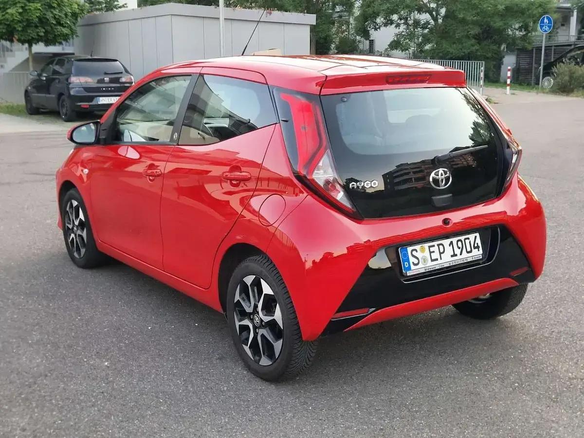 Gebraucht Toyota Aygo X-play 72 PS (52 kW) 2020 Rot Kleinwagen