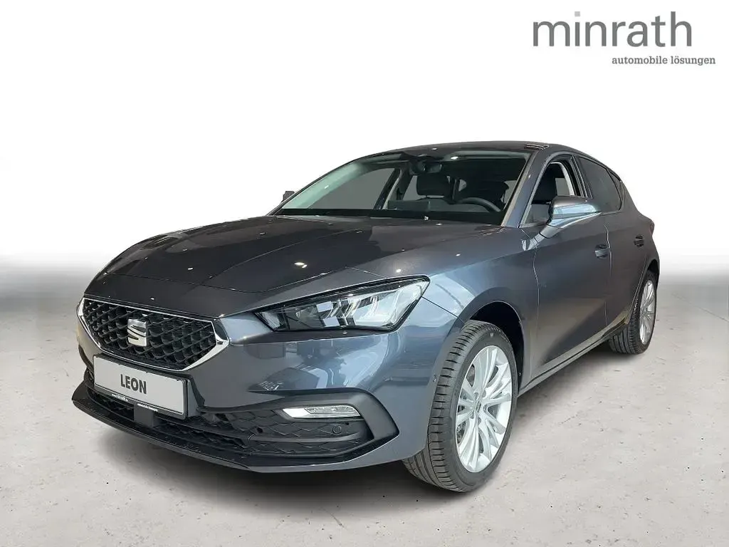 Używany Seat Leon Style 150 KM (110 kW) 2025 Szary Sedan/Limuzyna
