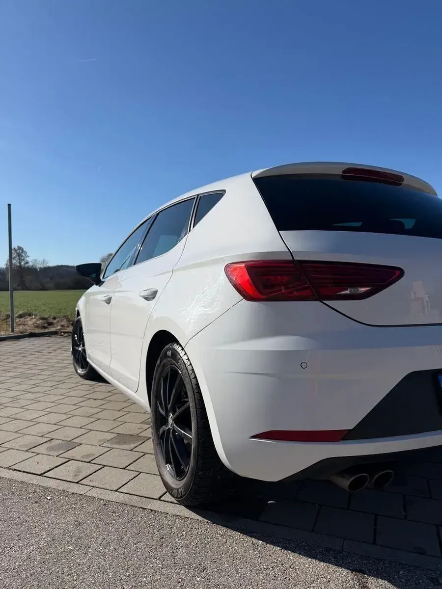Używany Seat Leon FR 150 KM (110 kW) 2017 Biały Sedan/Limuzyna