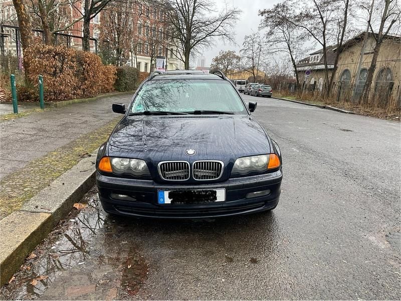 Gebraucht BMW 320 170 PS (125 kW) 2001 Blau Kombi