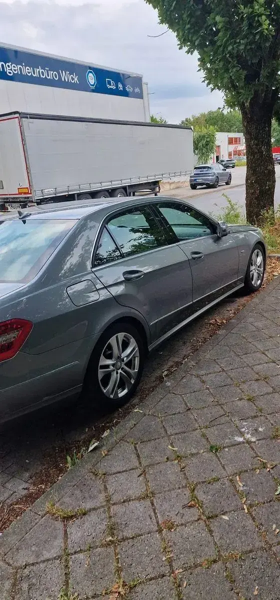 Gebraucht Mercedes E250 Avantgarde 204 PS (150 kW) 2009 Grau Limousine