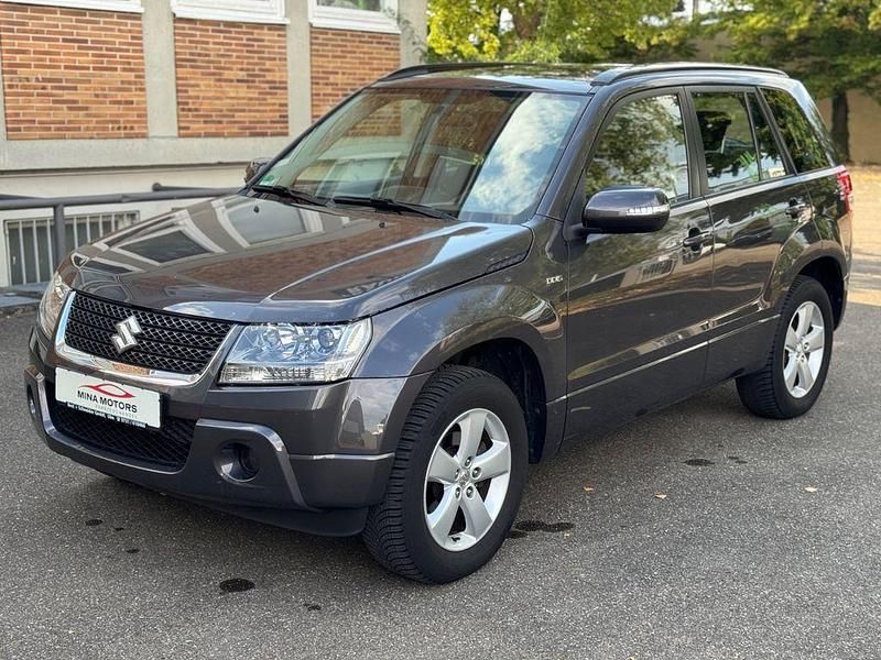 Grau Gebraucht 2013 Suzuki Grand Vitara SUV | 10.999 € (Fairer Preis) - Bild 1/4