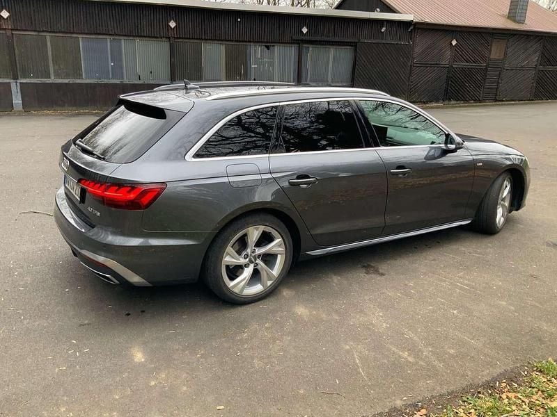 Gebraucht Audi A4 S-Line 190 PS (139 kW) 2020 Grau Kombi