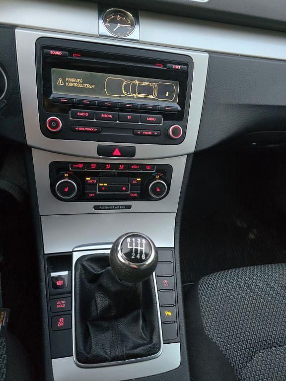 Second-hand VW Passat 105 CP (77 kW) 2012 Negru Break