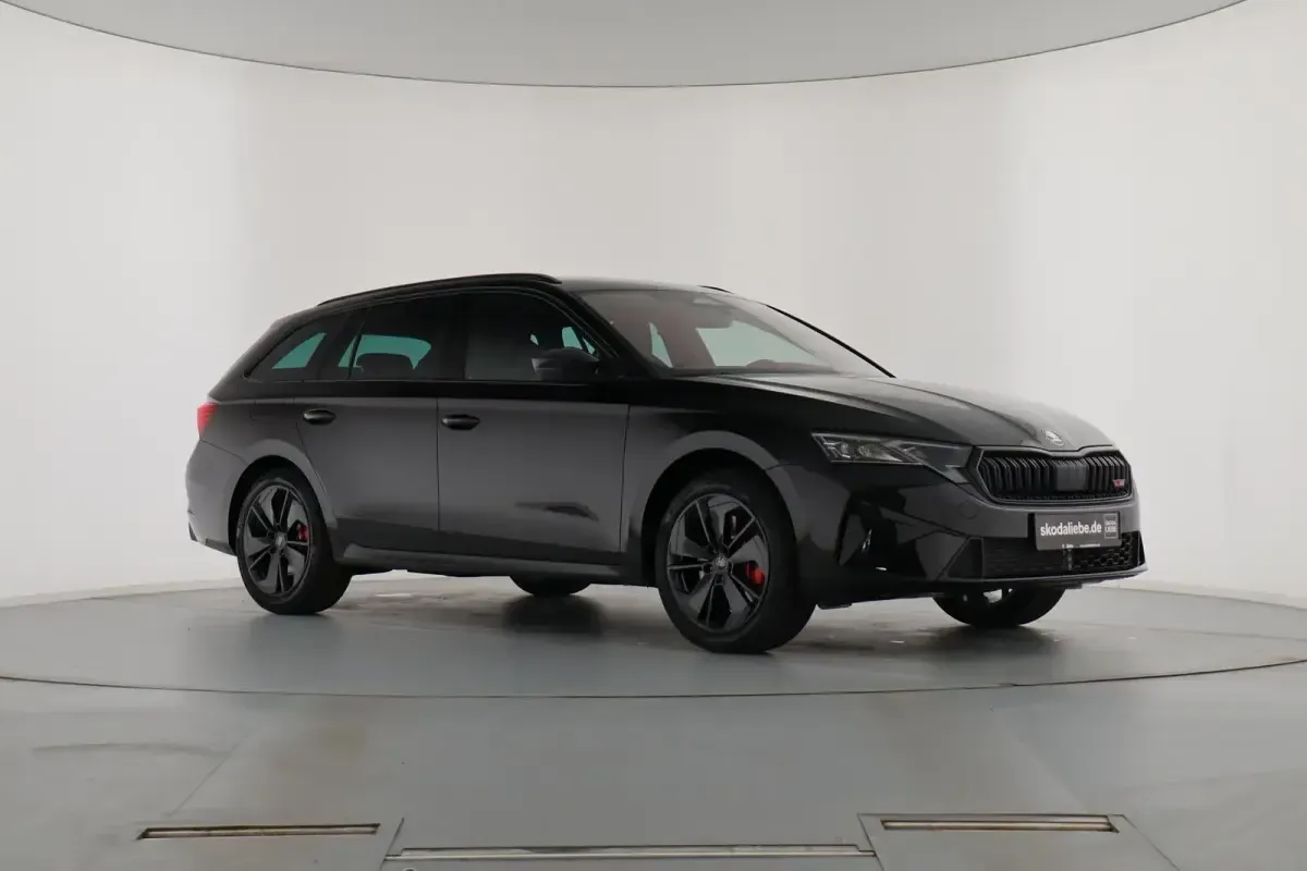 Neu Skoda Octavia RS 265 PS (194 kW) 2026 Blackmagic perleffekt Kombi