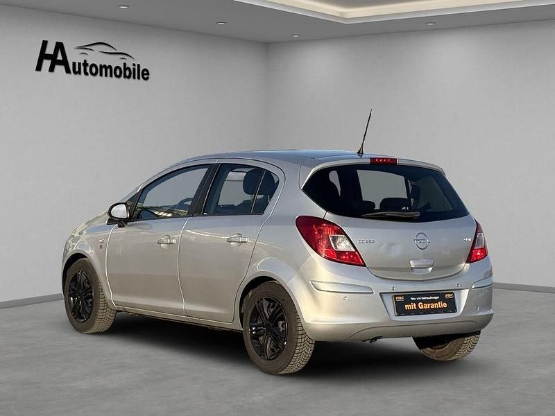 Gebraucht Opel Corsa Edition 90 PS (66 kW) 2010 Silber Limousine
