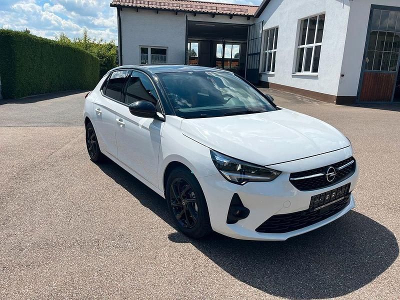 Weiß Gebraucht 2022 Opel Corsa GS Line Limousine | 15.990 € (Fairer Preis) - Bild 1/4