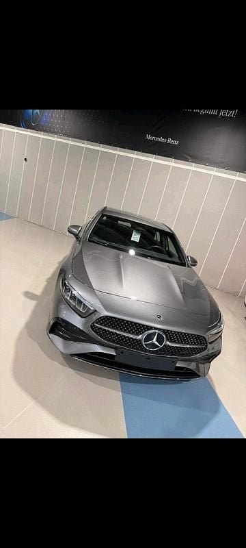 Gebraucht Mercedes A180 AMG line 136 PS (100 kW) 2024 Grau Limousine