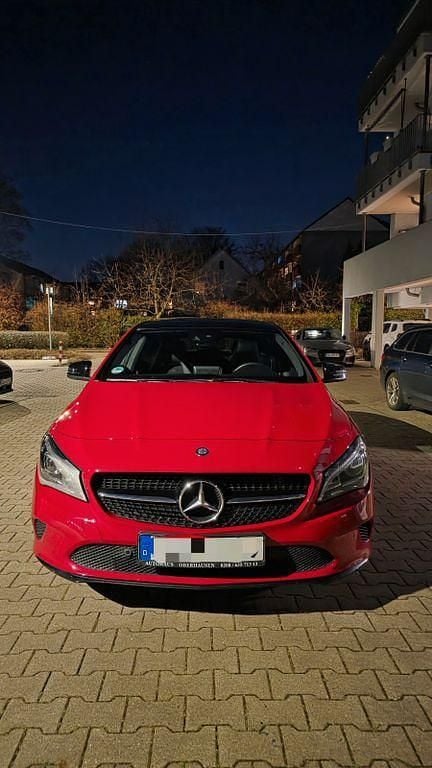 Gebraucht Mercedes CLA180 Shooting Brake Urban 122 PS (89 kW) 2017 Rot Kombi