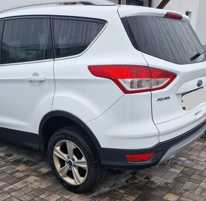 Gebraucht Ford Kuga Titanium 150 PS (110 kW) 2016 Weiß SUV