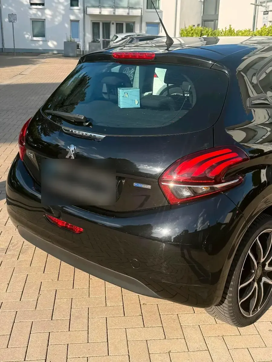 Gebraucht Peugeot 208 82 PS (60 kW) 2016 Schwarz Kleinwagen