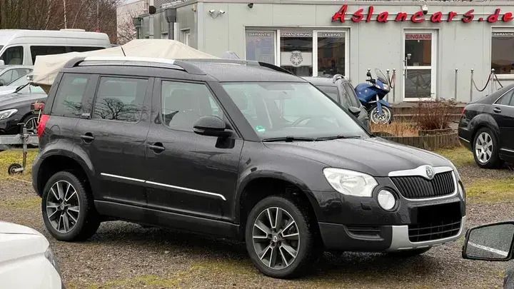 Quarzgrau metallic Gebraucht 2018 Skoda Yeti Style SUV | 28.890 € - Bild 1/1