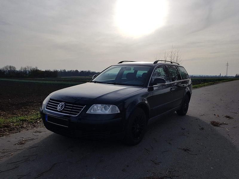 Schwarz Gebraucht 2005 VW Passat Kombi | 1.950 € (Fairer Preis) - Bild 1/4