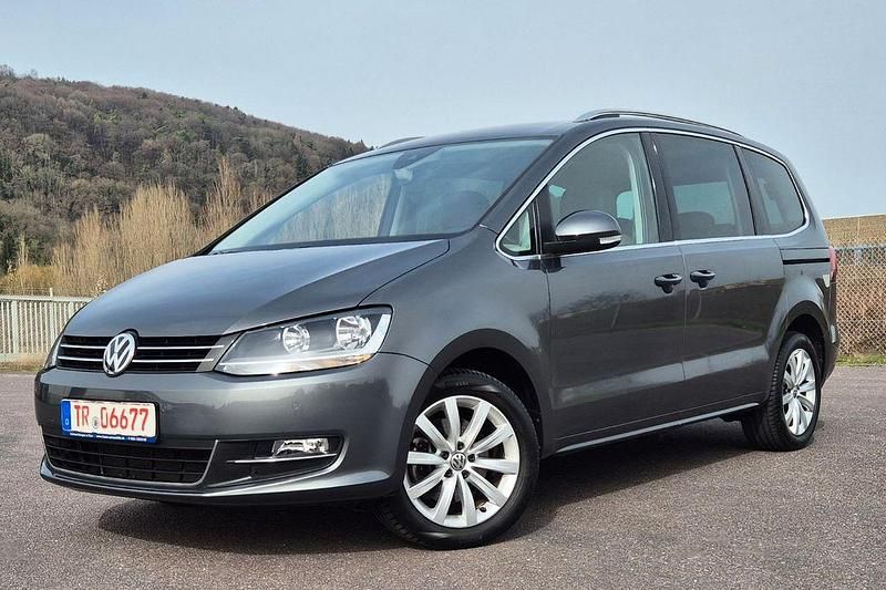Gebraucht VW Sharan Highline 150 PS (110 kW) 2019 Grau Van / Kleinbus