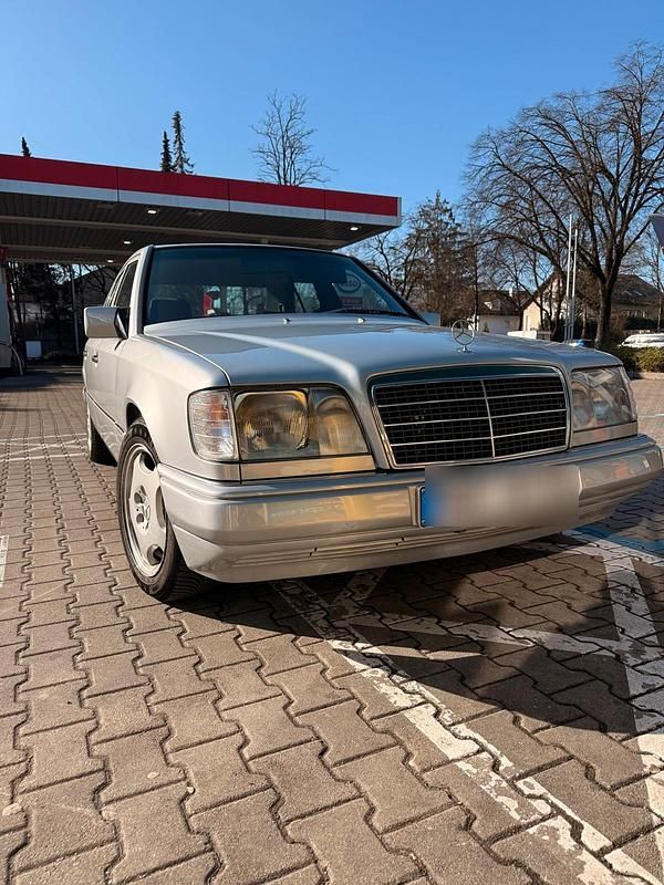 Gebraucht Mercedes E220 1993 Silber Limousine