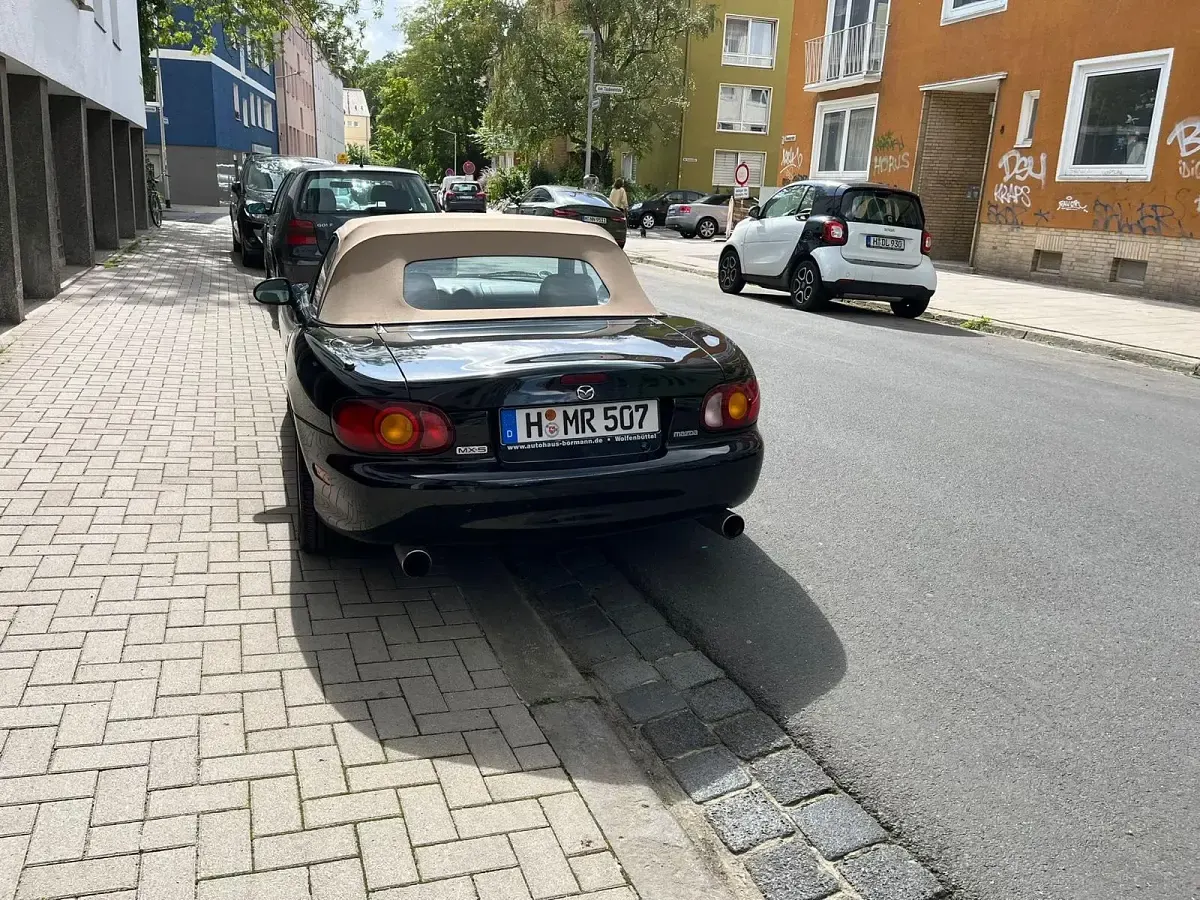 Używany Mazda MX5 140 KM (102 kW) 2000 Czarny Kabriolet