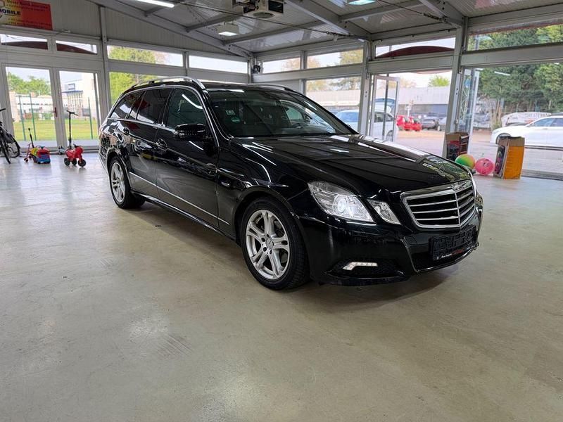 Gebraucht Mercedes E200 136 PS (100 kW) 2010 Obsidianschwarz  metalliclack Kombi