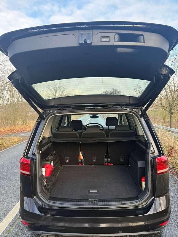 Gebraucht VW Touran Comfortline 150 PS (110 kW) 2023 Schwarz Van / Kleinbus