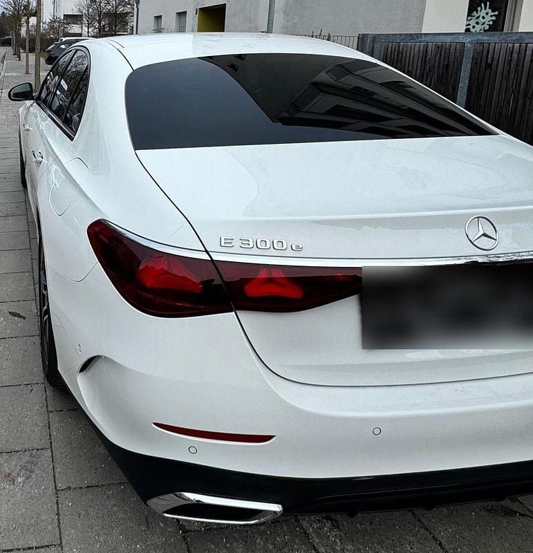 Second-hand Mercedes E300 313 CP (230 kW) 2024 Alb Berlinǎ