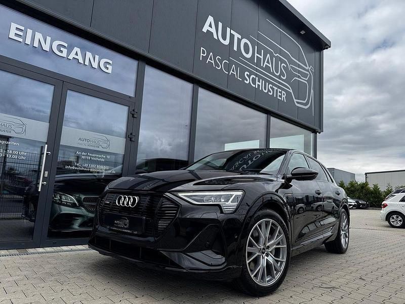 Brillantschwarz Gebraucht 2021 Audi e-tron S-Line SUV | 29.950 € (Guter Preis) - Bild 1/4