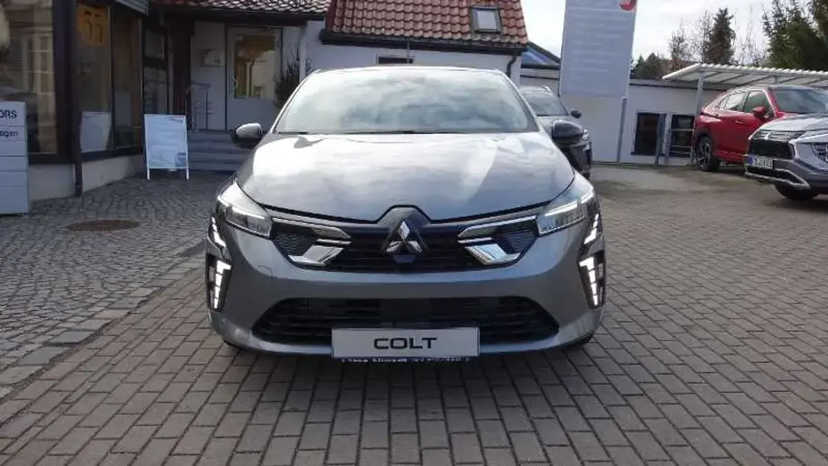 Neu Mitsubishi Colt Plus 91 PS (66 kW) 2026 Achatgrau Kleinwagen