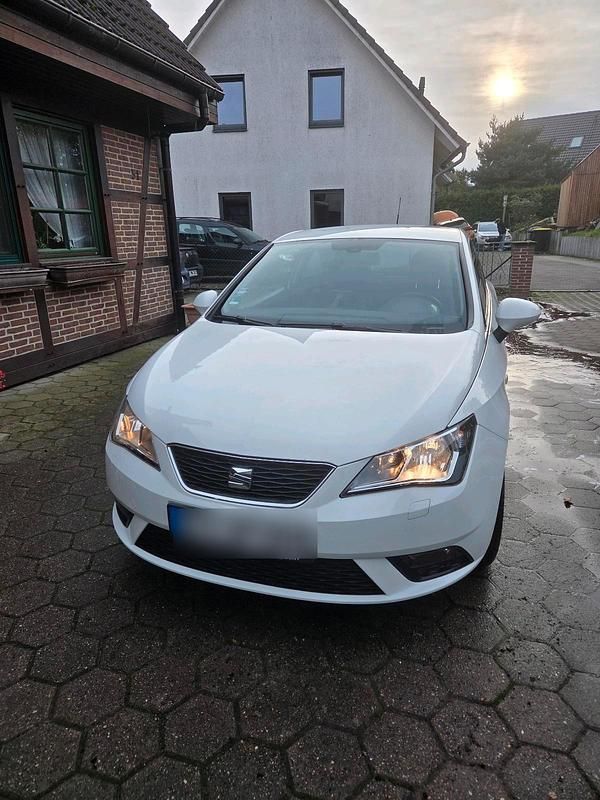 Weiß Gebraucht 2015 Seat Ibiza I-Tech Kleinwagen | 8.000 € (Teuer) - Bild 1/4