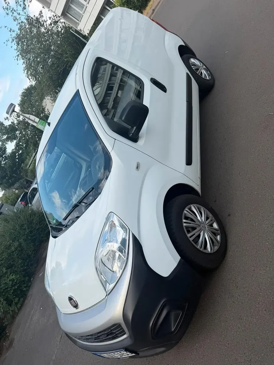 Gebraucht Fiat Fiorino 75 PS (55 kW) 2017 Weiß Van / Kleinbus
