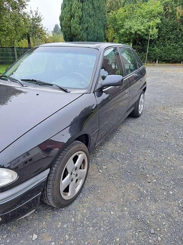 Gebraucht 1997 Opel Astra Limousine | 1.350 € (Fairer Preis) - Bild 1/4