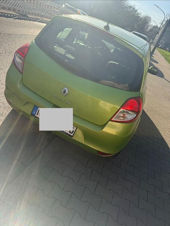Usata Renault Clio II Expression 68 CV (50 kW) 2009 Verde Berlina