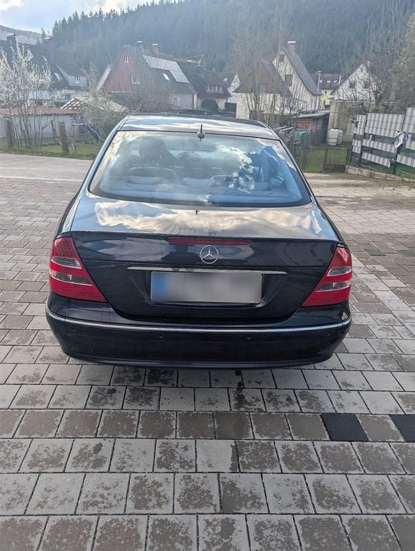 Gebraucht Mercedes E200 Avantgarde 163 PS (119 kW) 2005 Blau Limousine