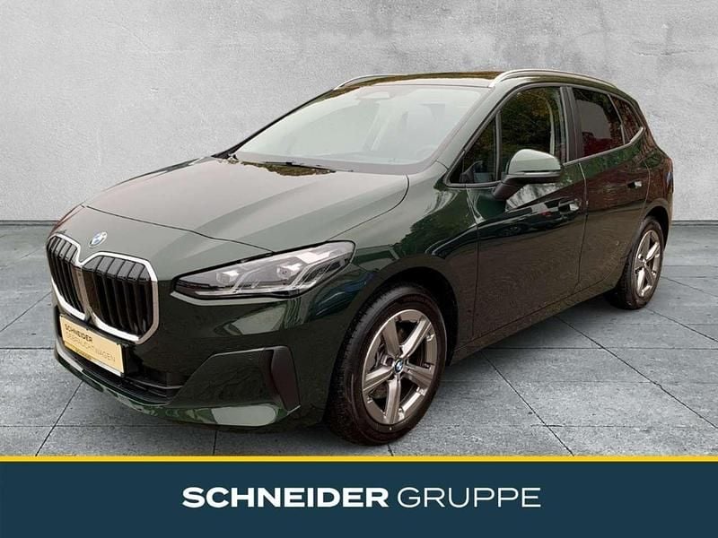 Sanremo grün Gebraucht 2024 BMW 216 Active Tourer Basis Van / Kleinbus | 27.990 € (Fairer Preis) - Bild 1/4