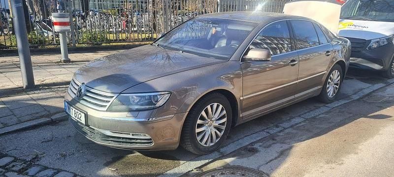 Gebraucht VW Phaeton 245 PS (180 kW) 2010 Braun Limousine