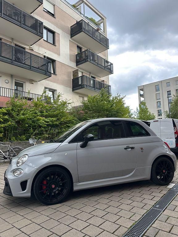 Grau Gebraucht 2021 Abarth 595 Esseesse Kleinwagen | 22.999 € (Fairer Preis) - Bild 1/4