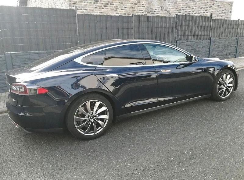 Second-hand Tesla Model S 309 kW (421 CP) 2015 Hatchback