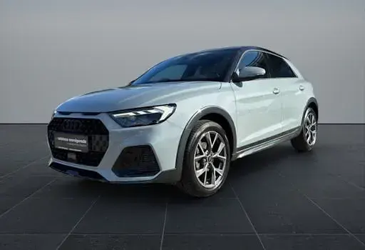 Gebraucht Audi A1 Ambiente 110 PS (80 kW) 2023 Rot SUV