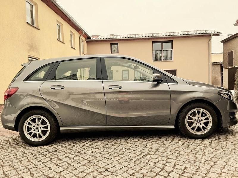 Gebraucht Mercedes B180 122 PS (89 kW) 2017 Grau Van / Kleinbus
