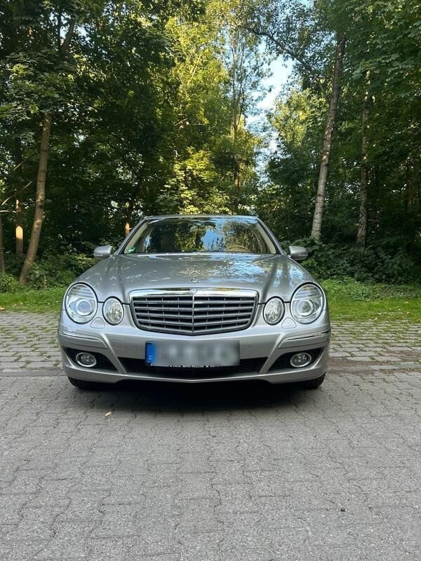 Grau Gebraucht 2006 Mercedes E280 Limousine | 6.500 € (Fairer Preis) - Bild 1/4