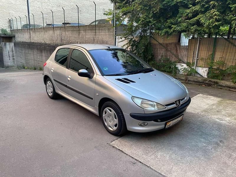 Silber Gebraucht 2003 Peugeot 206 Filou Limousine | 1.490 € (Fairer Preis) - Bild 1/4