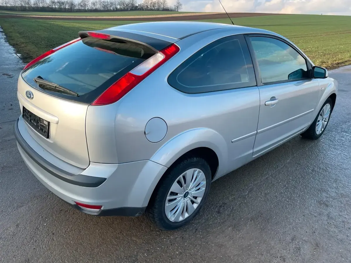 Gebraucht Ford Focus 101 PS (74 kW) 2007 Grau Limousine